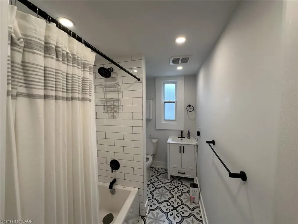 262 Robert Street, #4