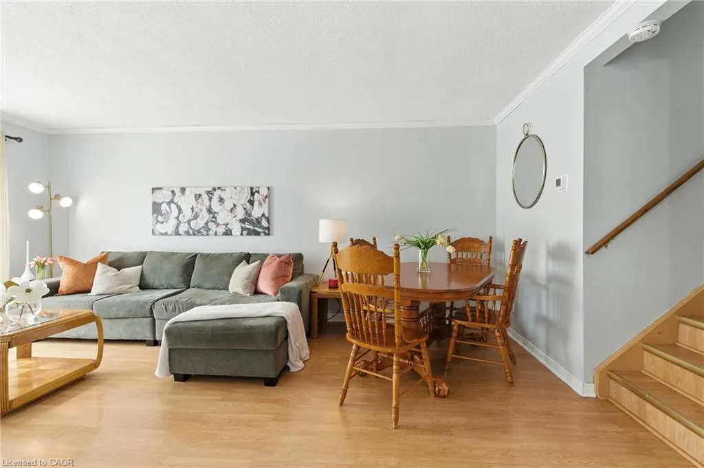 30 Rainbow Court