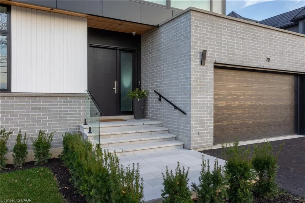 70 Upper Mount Albion Road