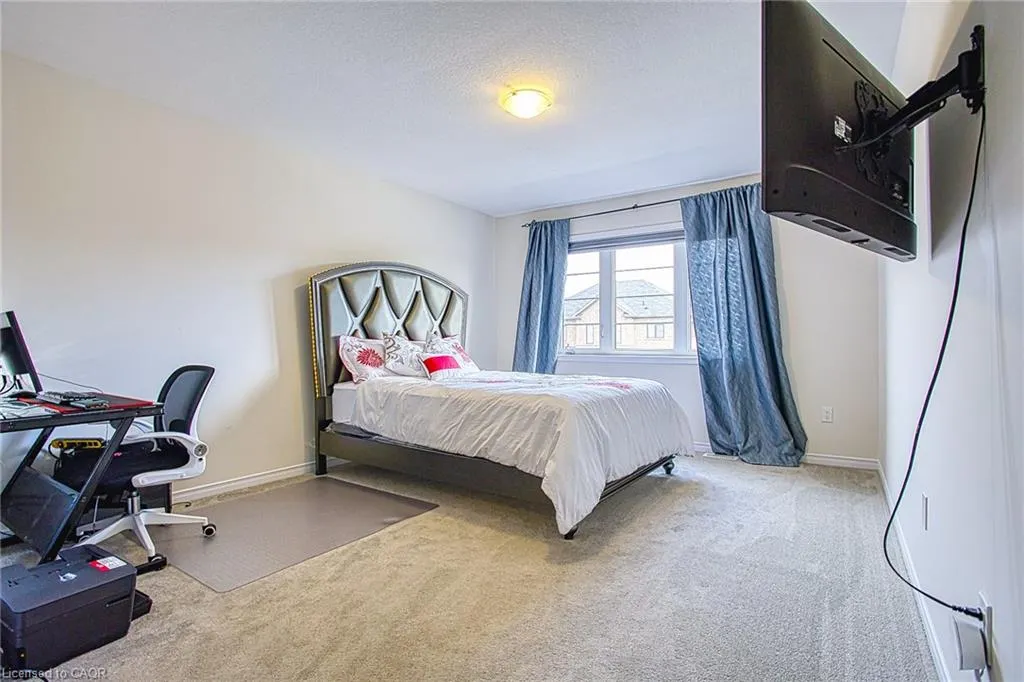 12 Midhurst Heights