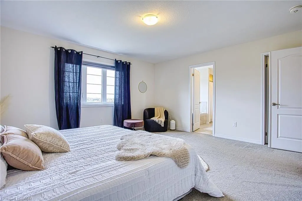 12 Midhurst Heights