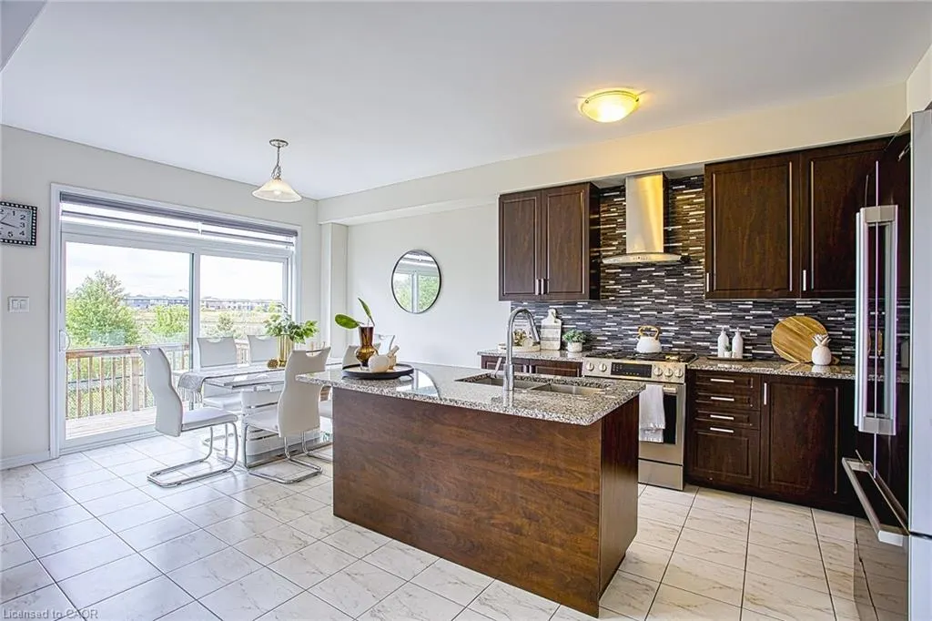 12 Midhurst Heights