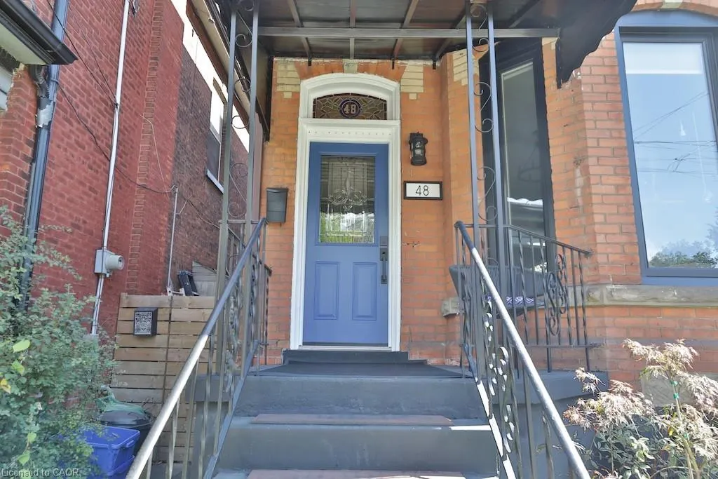 48 Pearl Street N