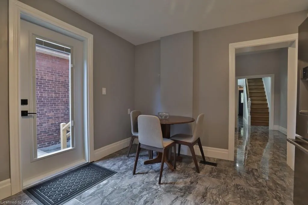 48 Pearl Street N