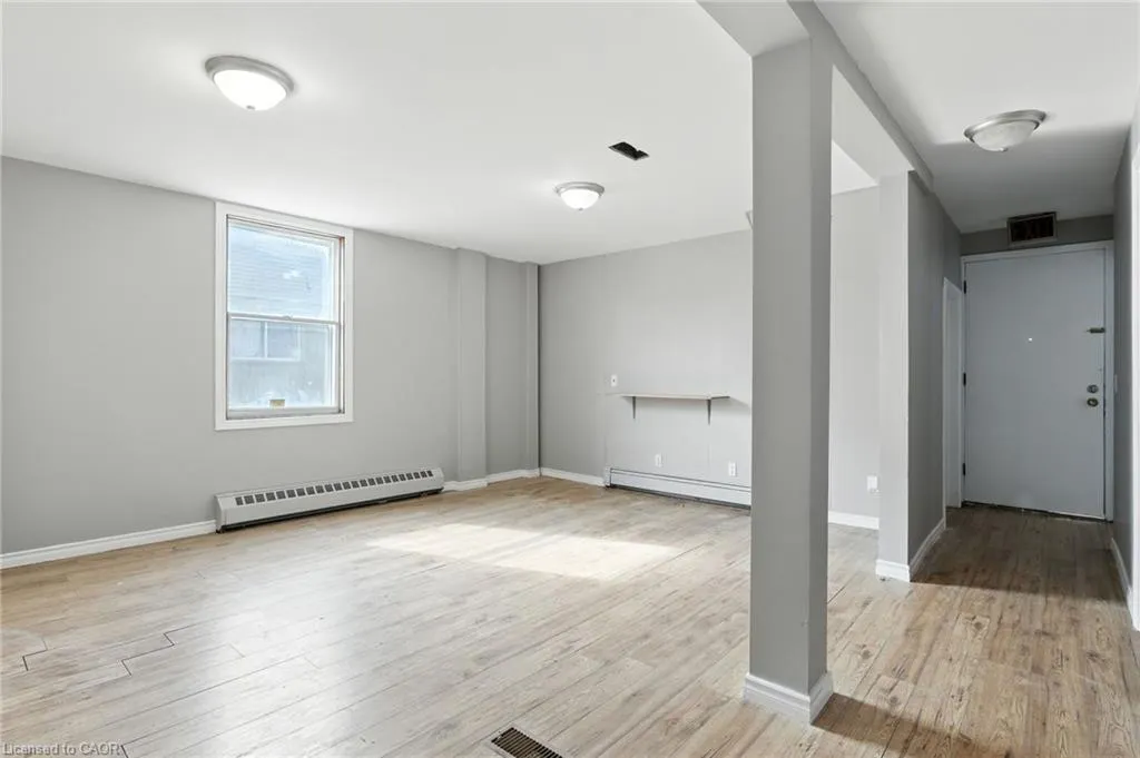 229 Main Street W