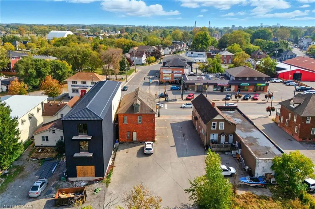 229 Main Street W