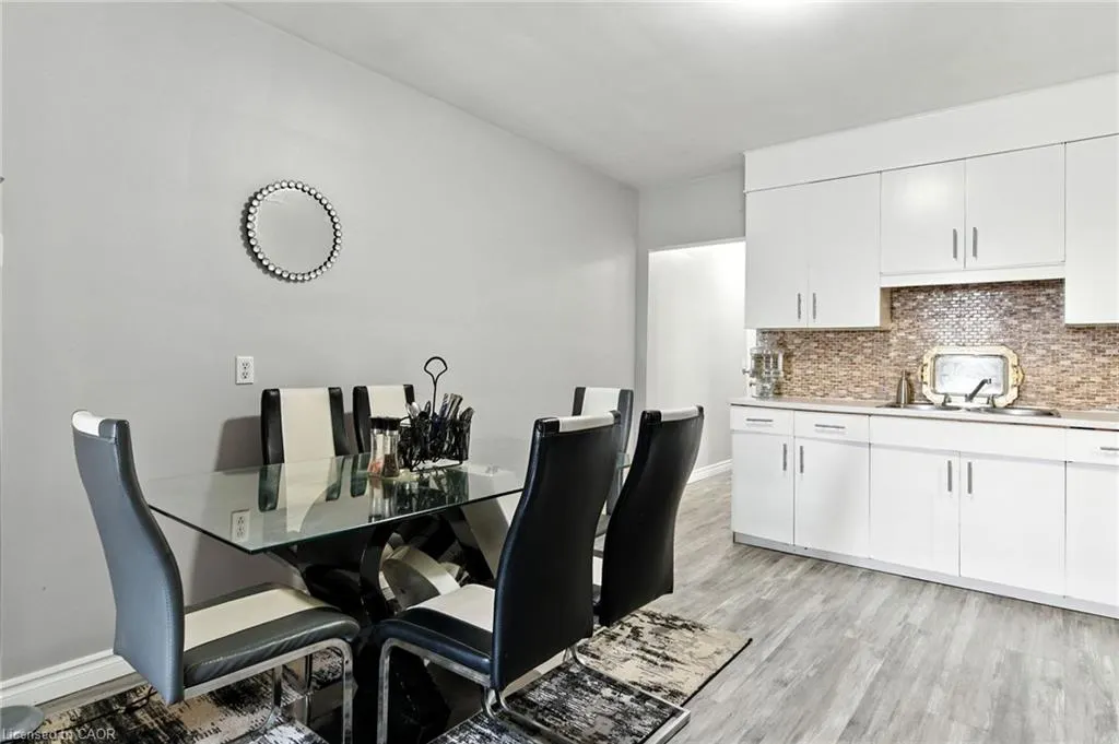229 Main Street W
