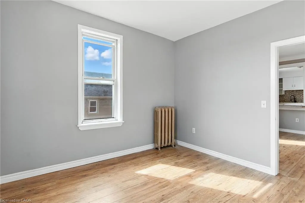 229 Main Street W