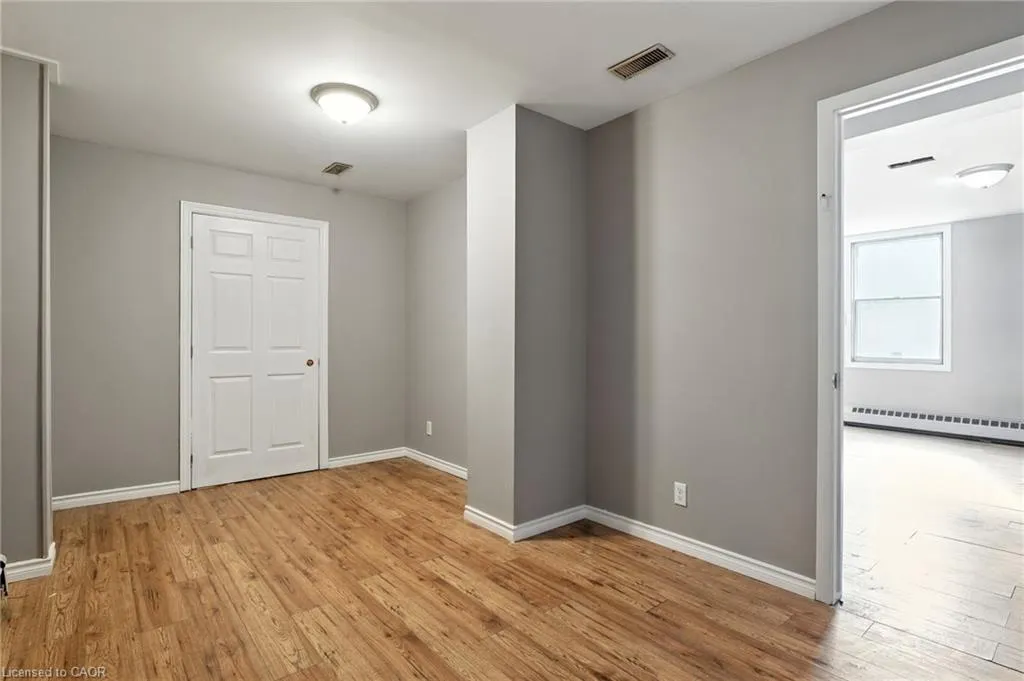 229 Main Street W