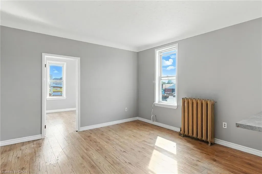 229 Main Street W