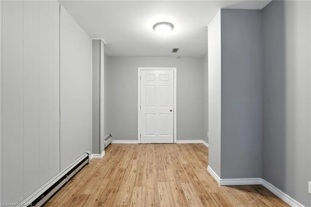 229 Main Street W