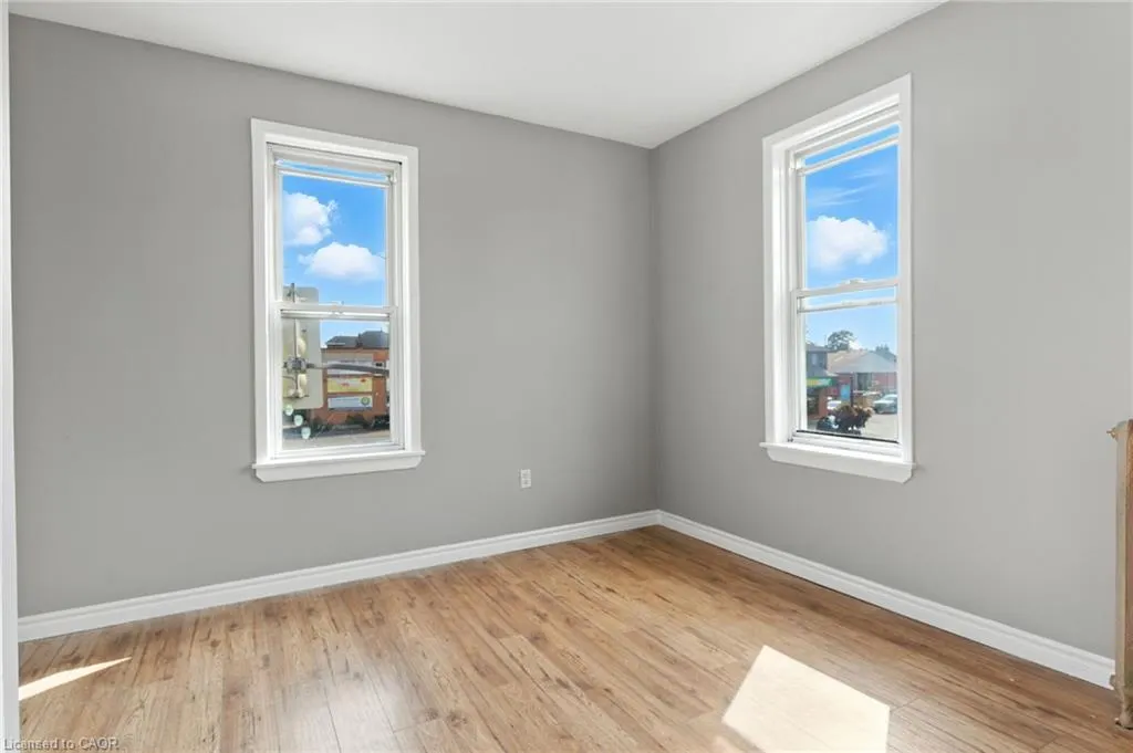 229 Main Street W