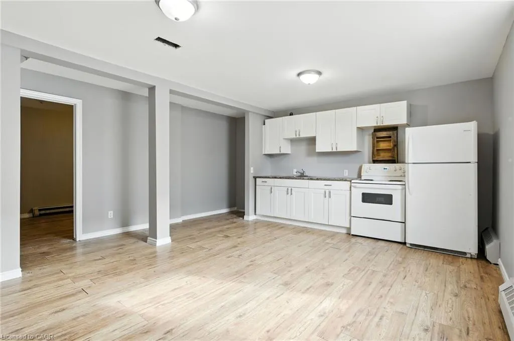 229 Main Street W