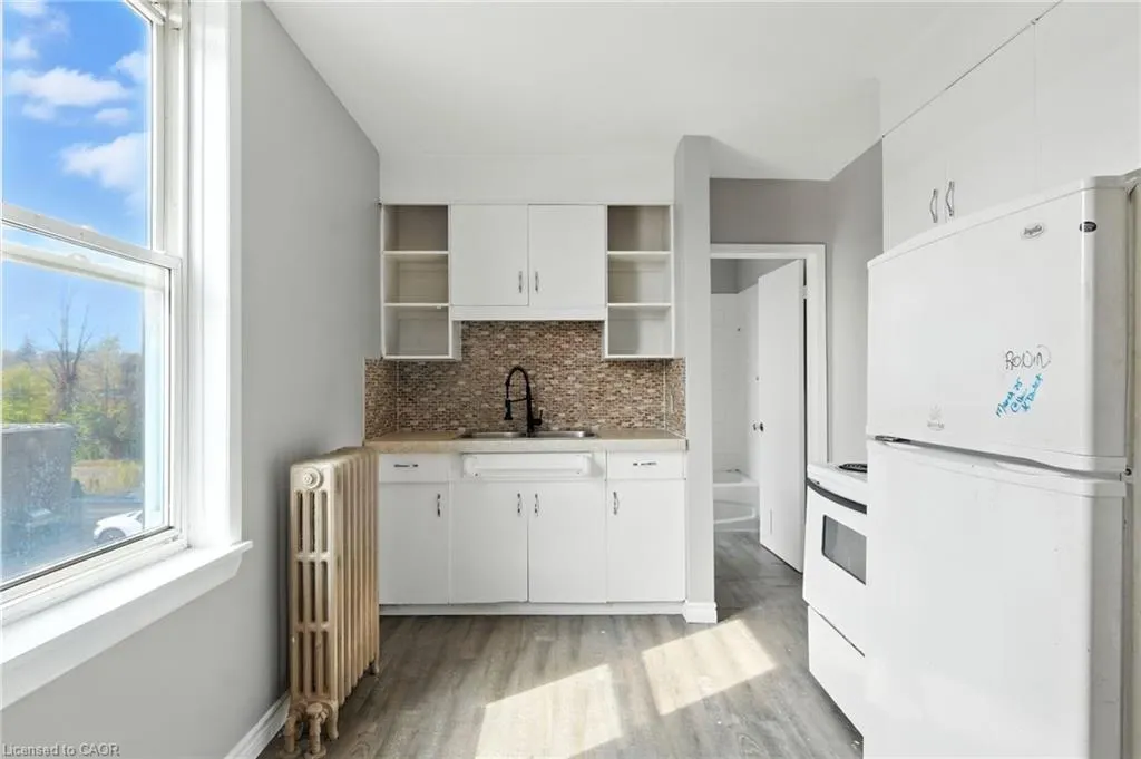 229 Main Street W
