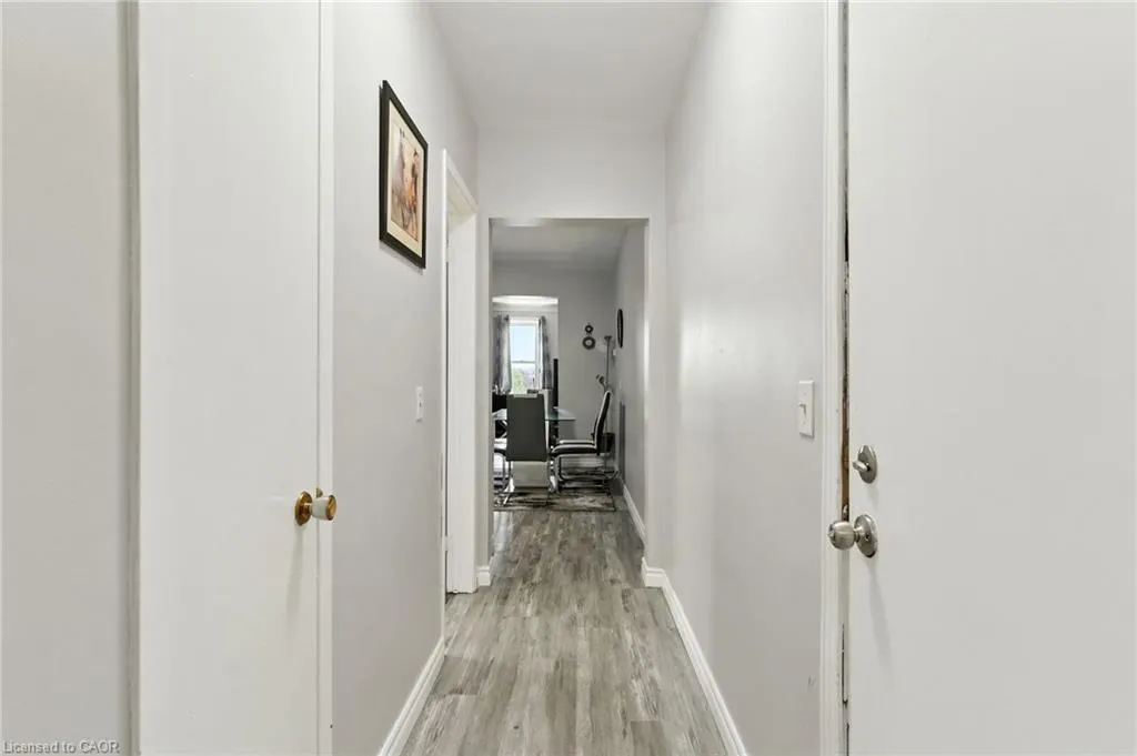 229 Main Street W