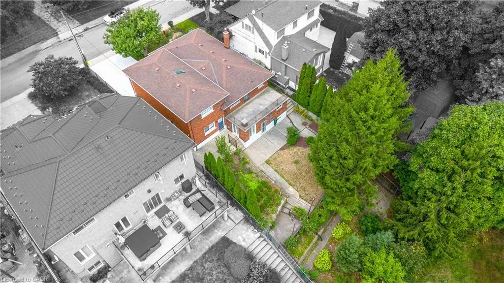 633 Rosseau Road
