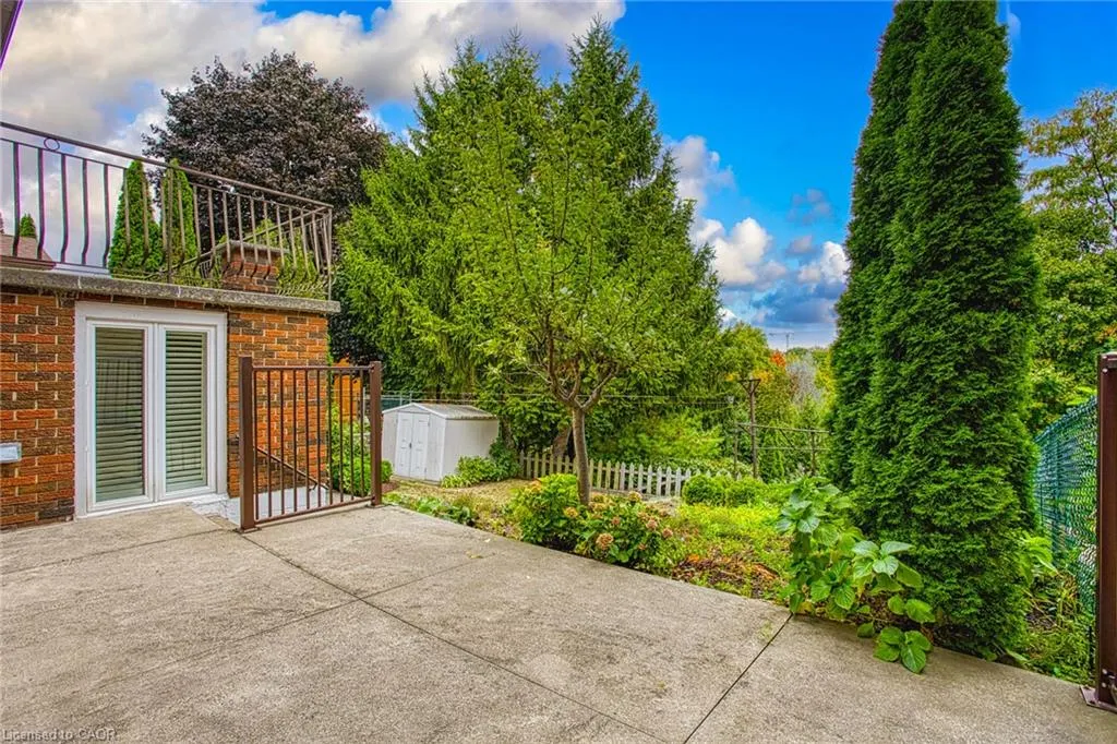 633 Rosseau Road