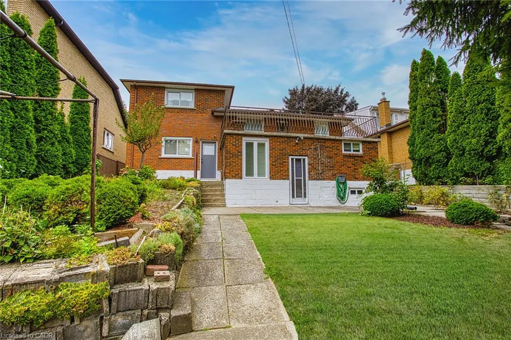 633 Rosseau Road