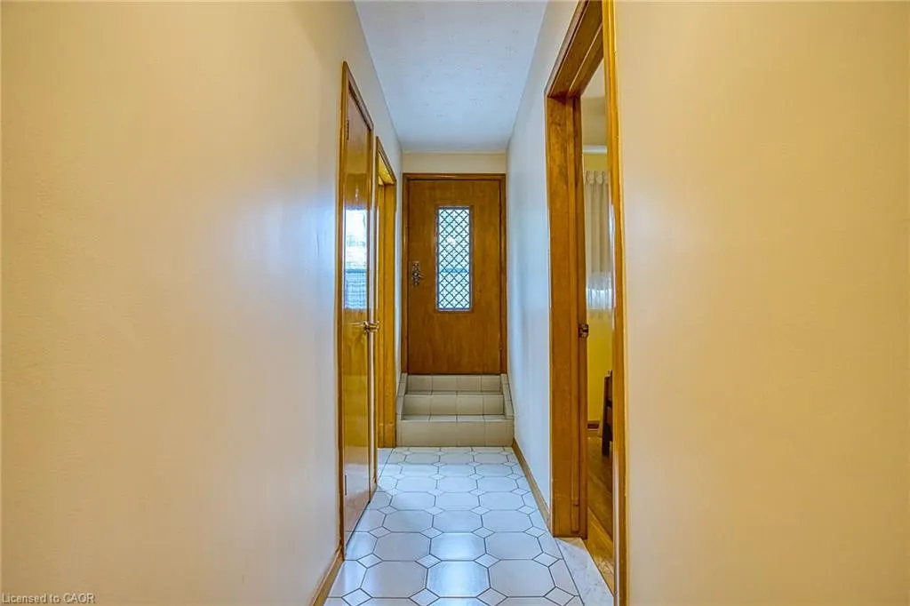 633 Rosseau Road