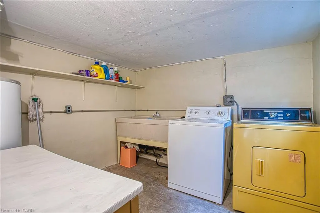 633 Rosseau Road