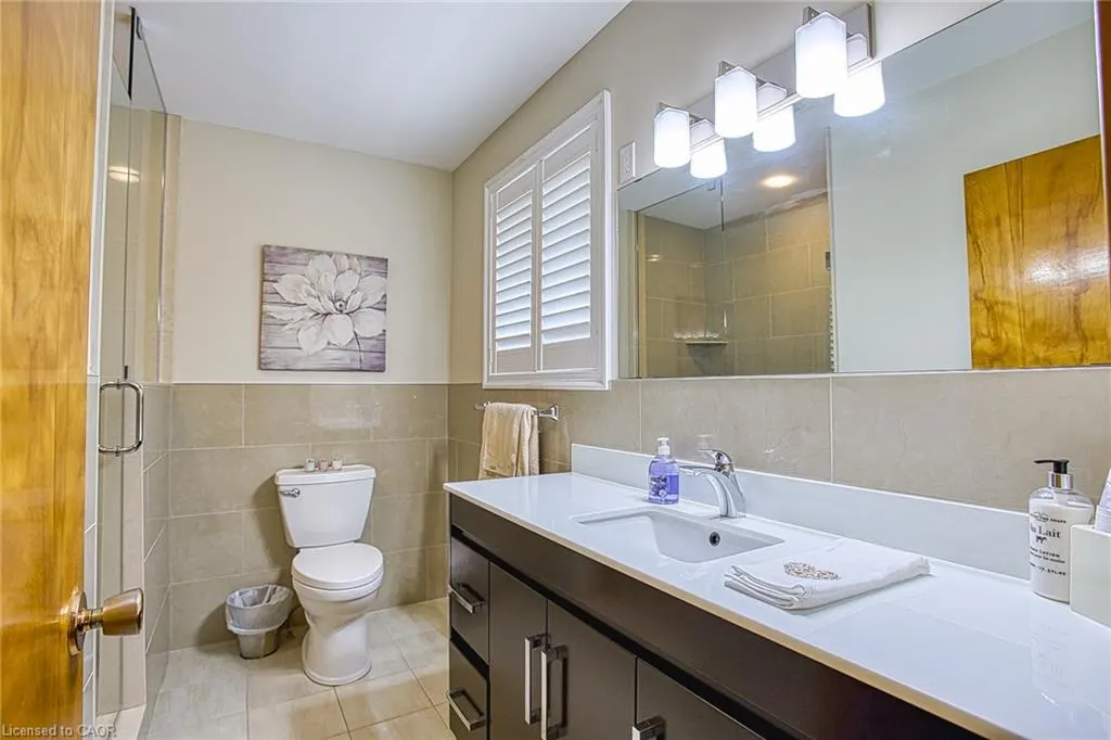 633 Rosseau Road