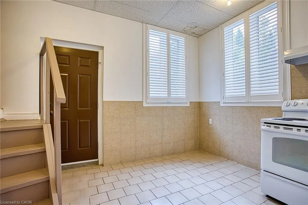 633 Rosseau Road