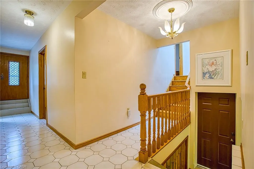633 Rosseau Road