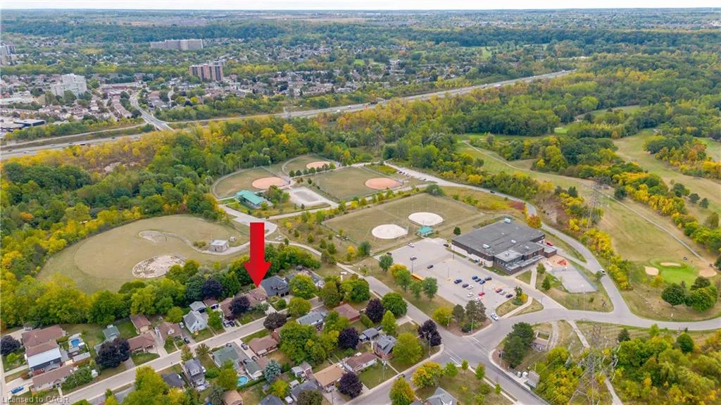 633 Rosseau Road