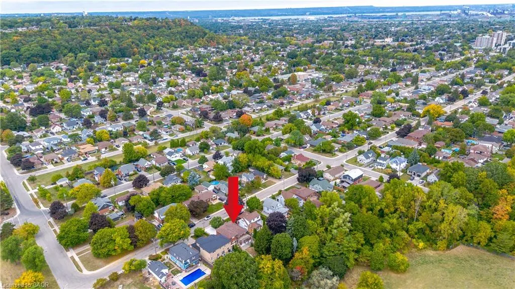 633 Rosseau Road