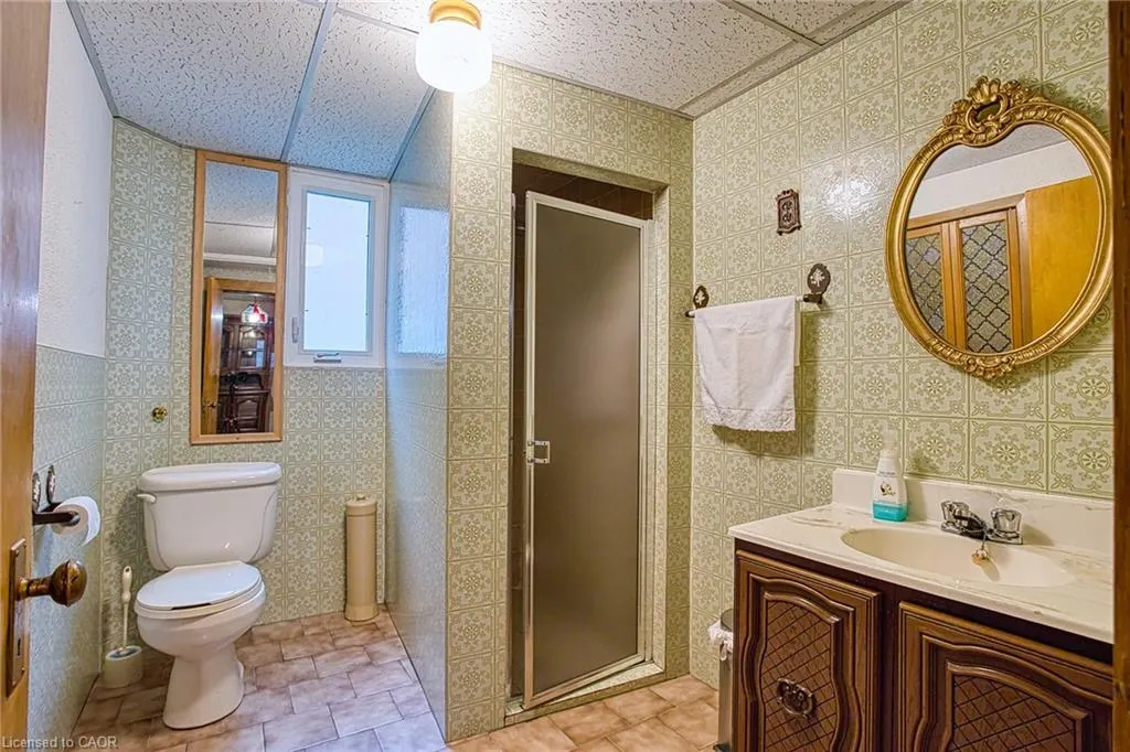 633 Rosseau Road