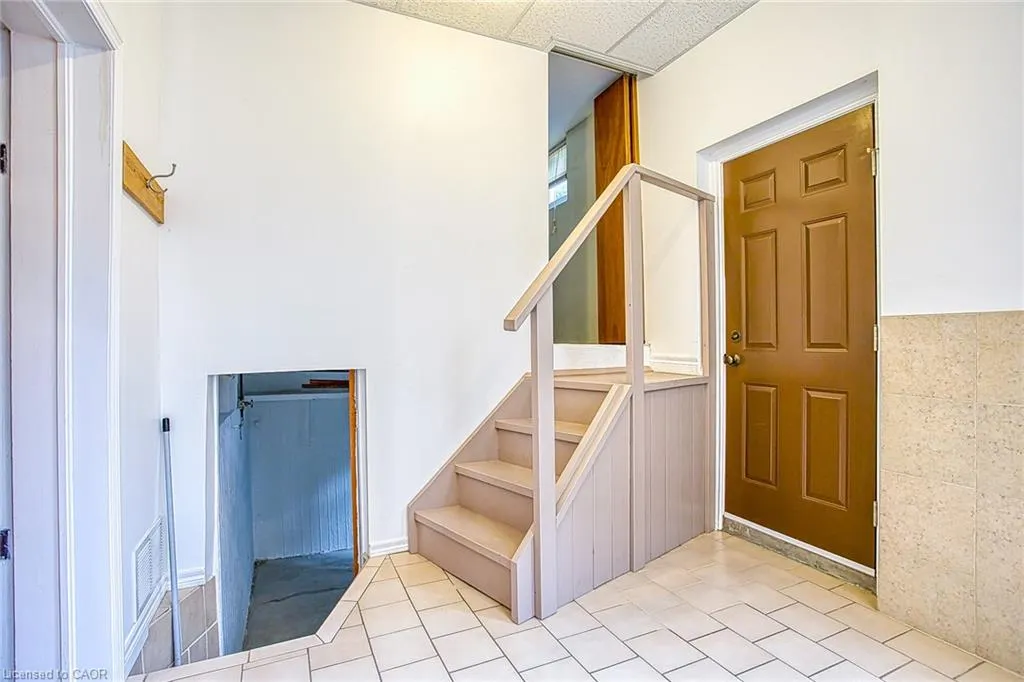 633 Rosseau Road