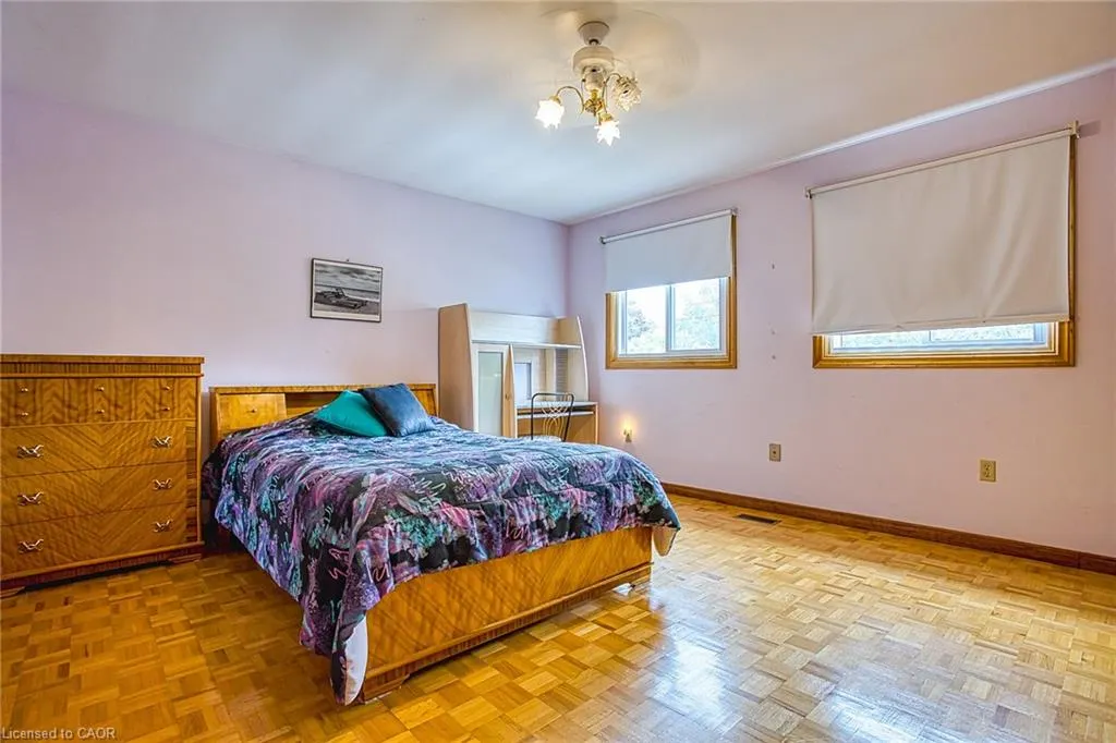 633 Rosseau Road