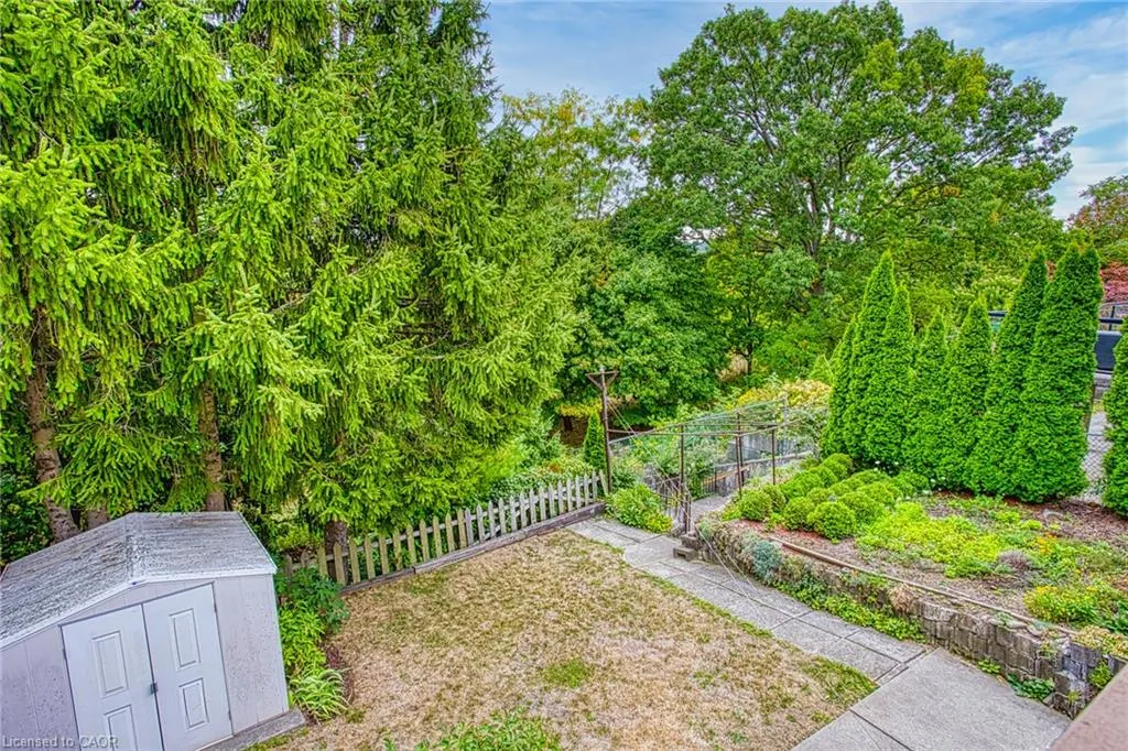 633 Rosseau Road