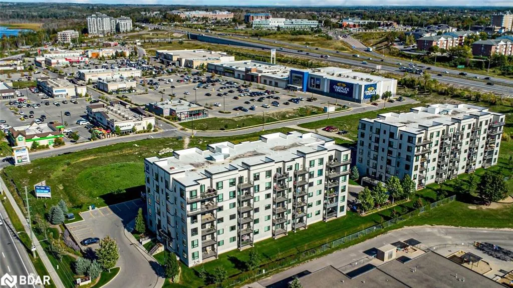 295 Cundles Road East, #404