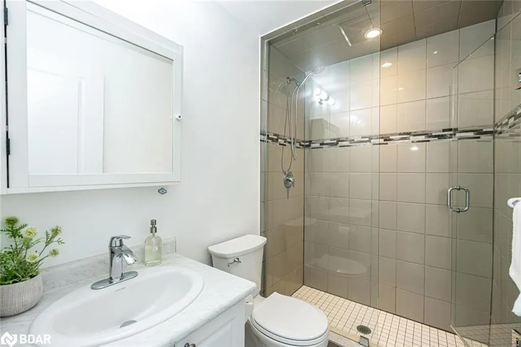 295 Cundles Road East, #404