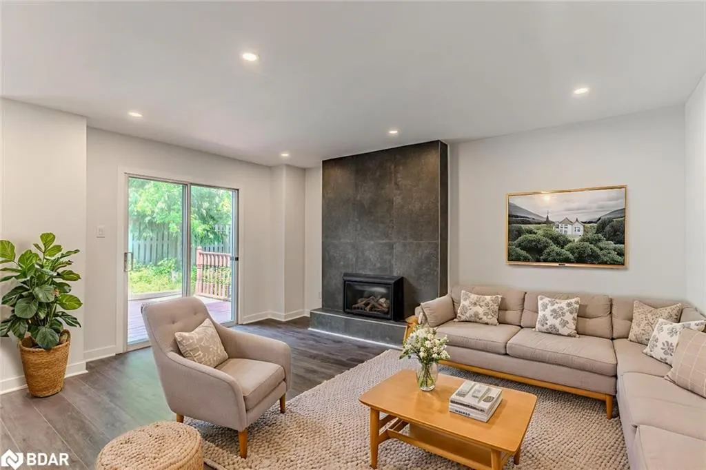 21 Autumn Lane