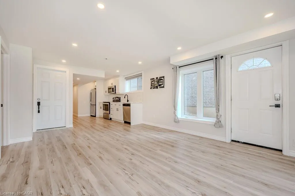 277 Dewdrop Crescent, #Lower