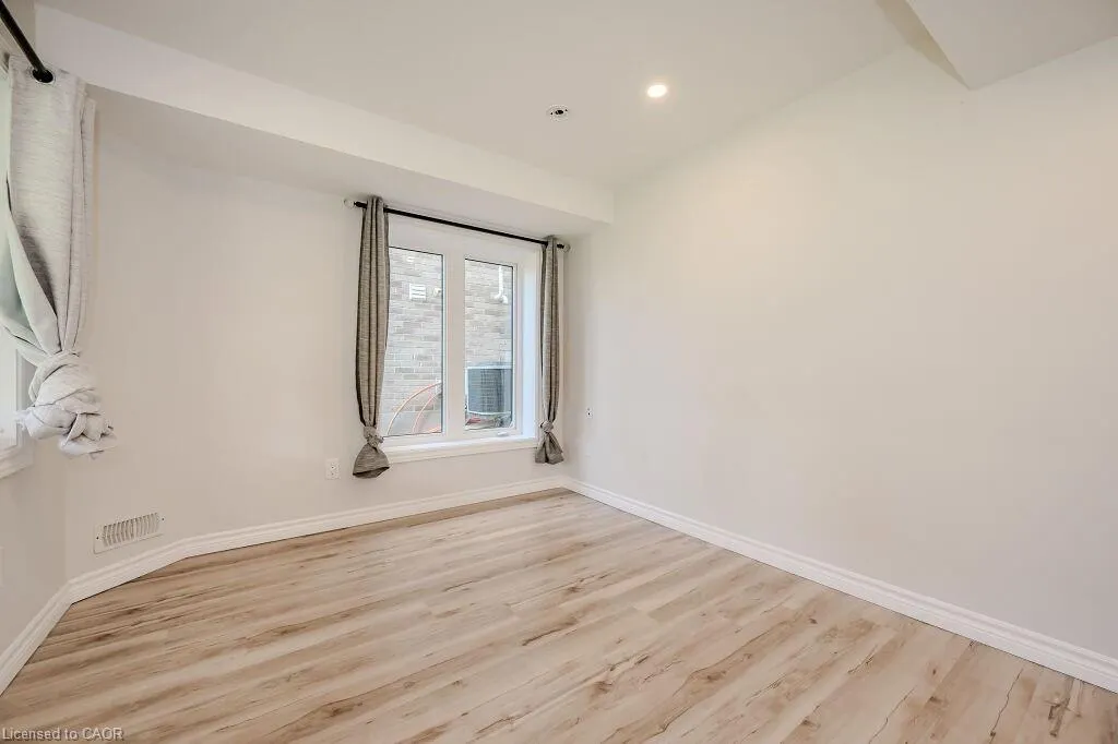 277 Dewdrop Crescent, #Lower