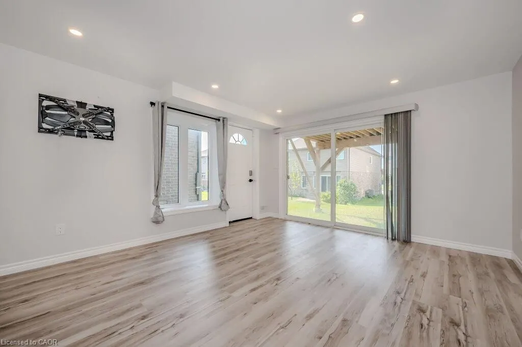 277 Dewdrop Crescent, #Lower