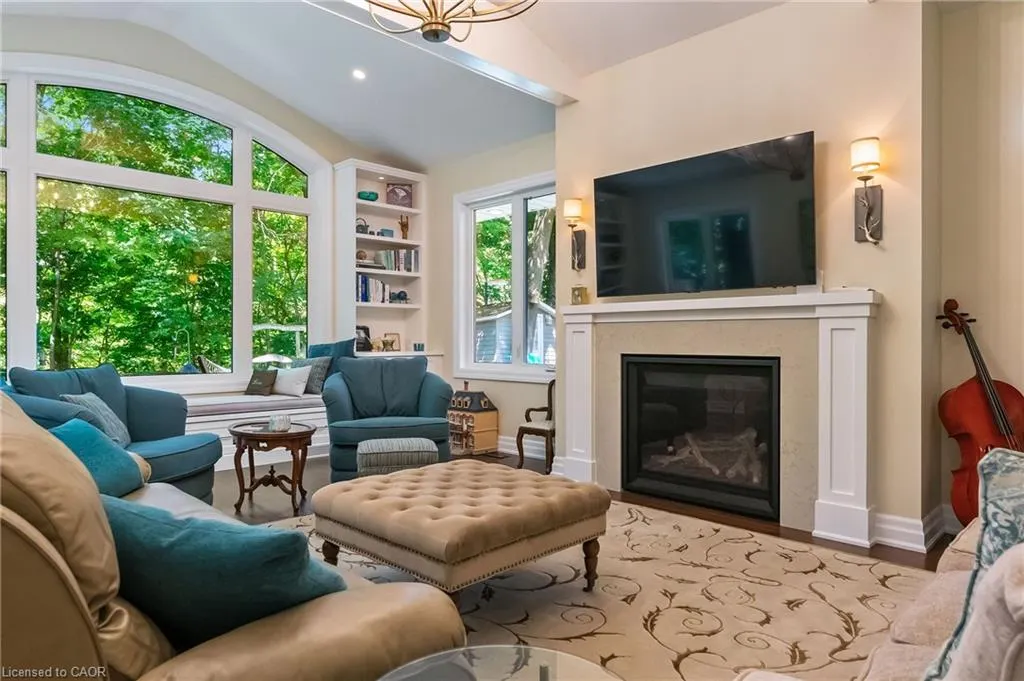 1318 Hillview Crescent
