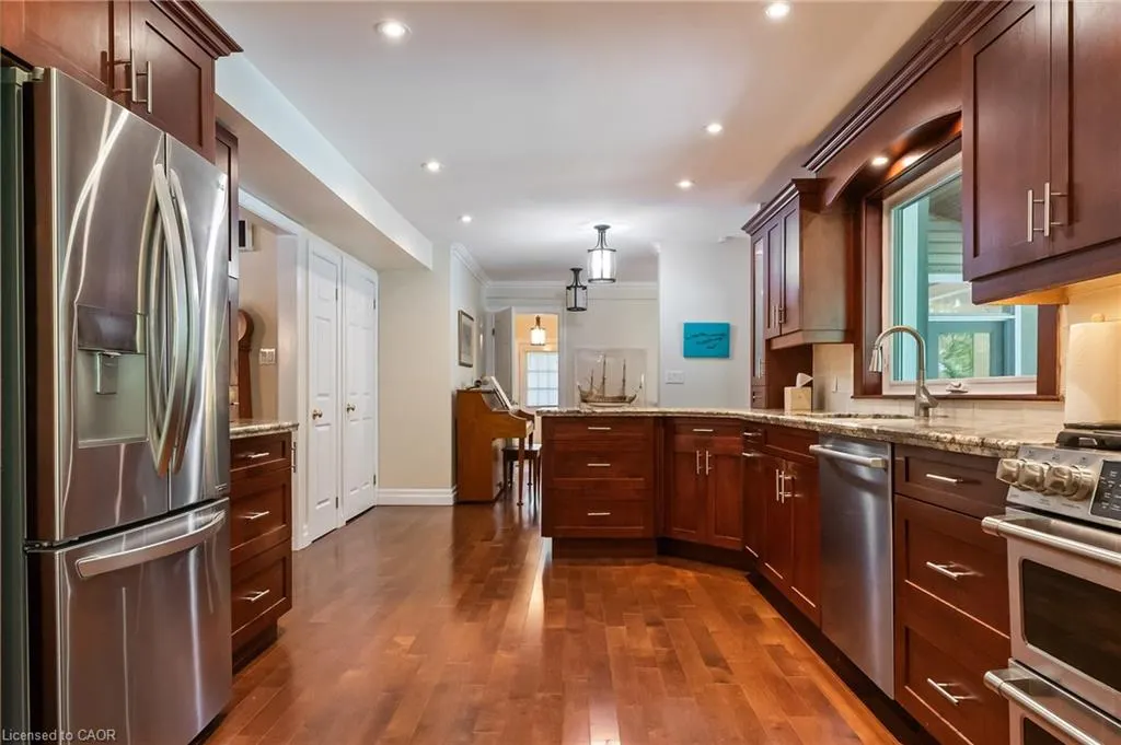 1318 Hillview Crescent