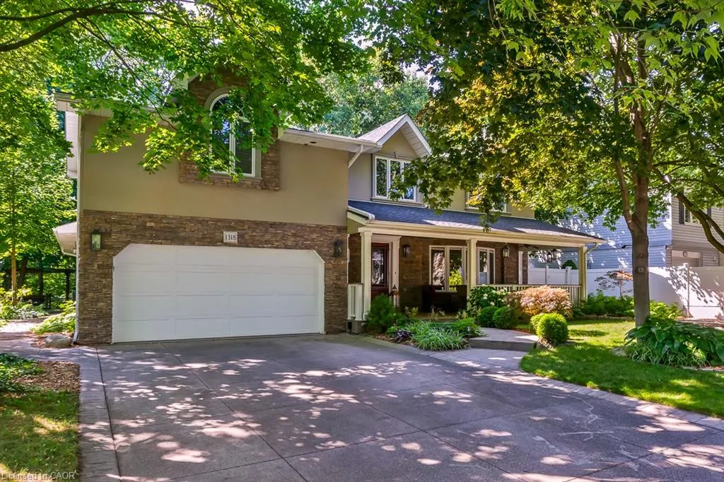 1318 Hillview Crescent