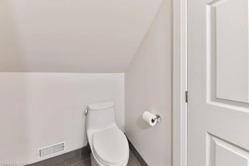 15 Mississauga Road S, #Upper