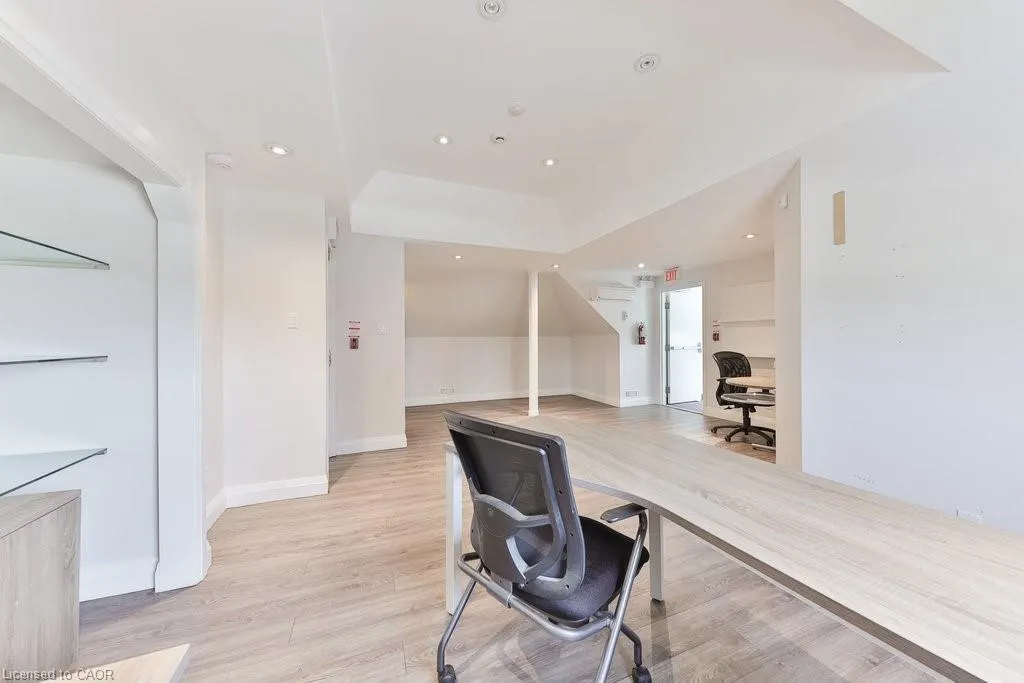 15 Mississauga Road S, #Upper