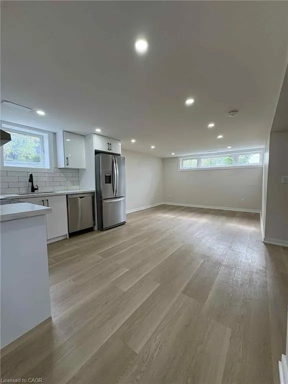 28 Victor Boulevard, #LOWER