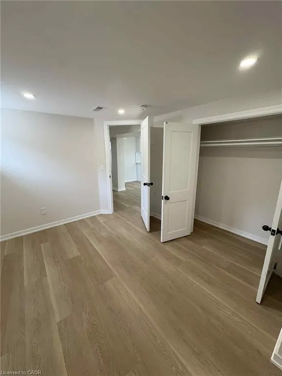 28 Victor Boulevard, #LOWER