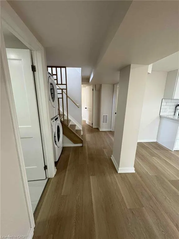 28 Victor Boulevard, #LOWER