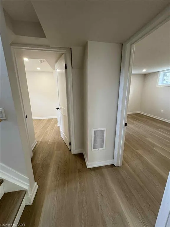 28 Victor Boulevard, #LOWER