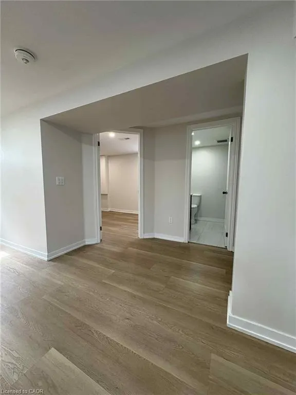 28 Victor Boulevard, #LOWER