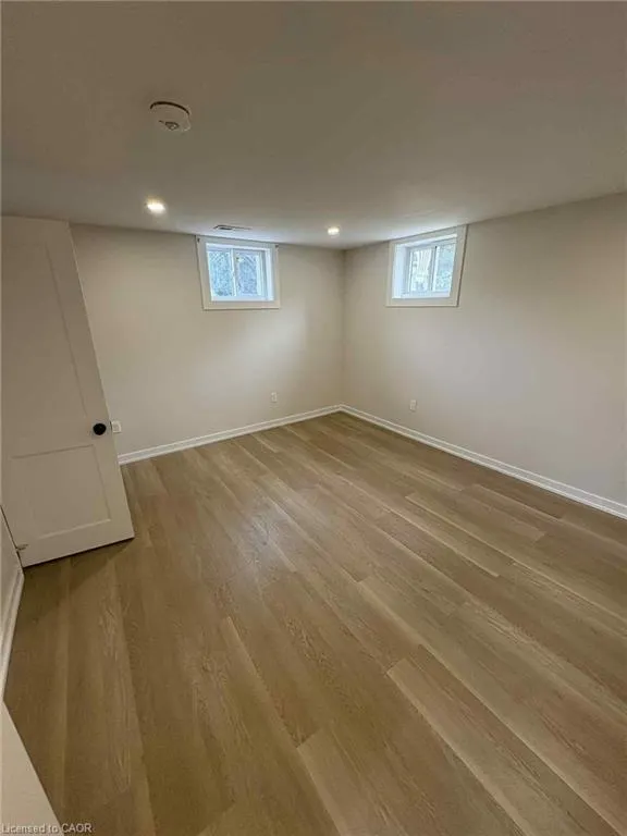 28 Victor Boulevard, #LOWER